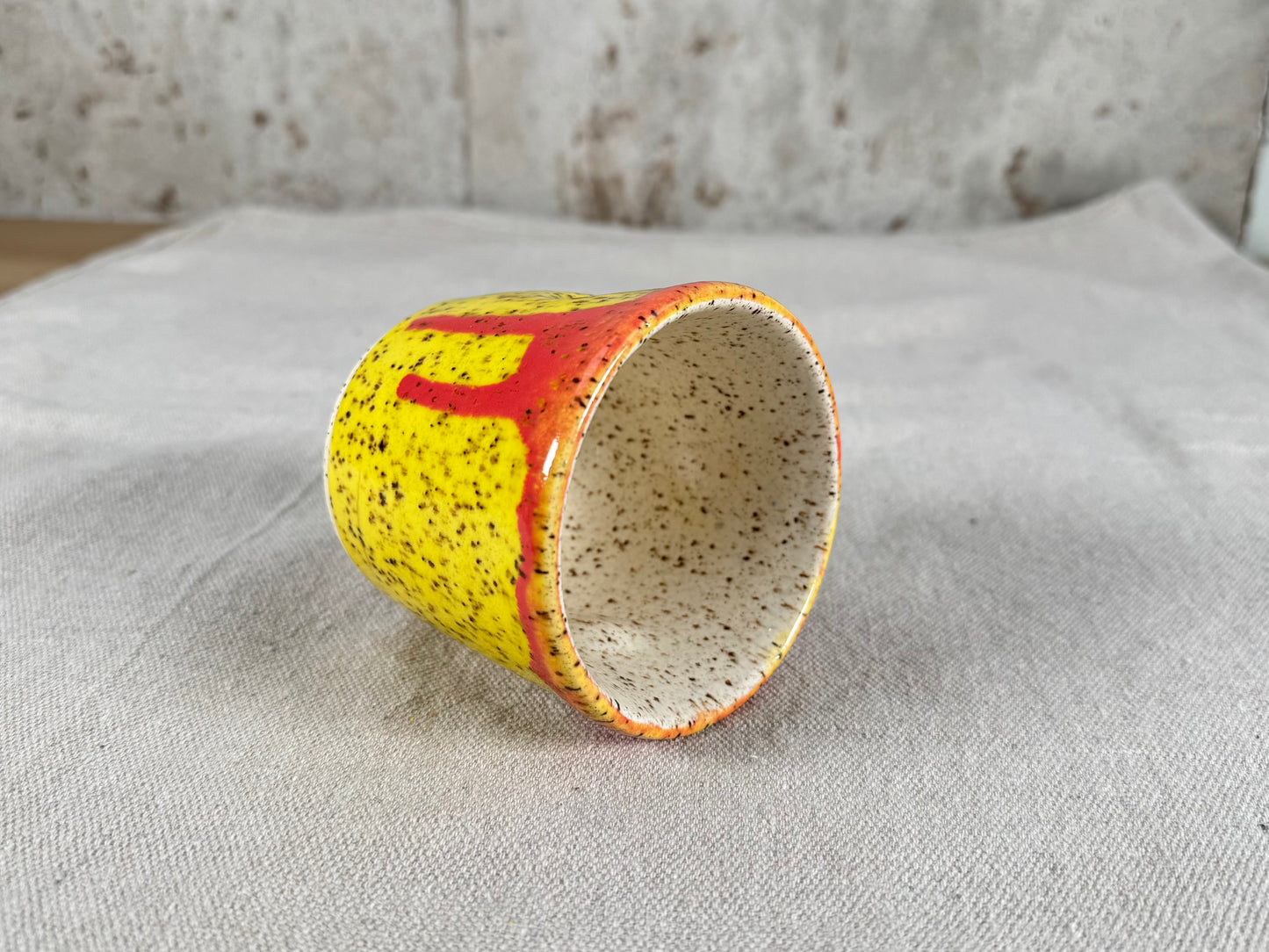 10 oz Thumbler Thumbprint Coffee Mug, Red & Yellow