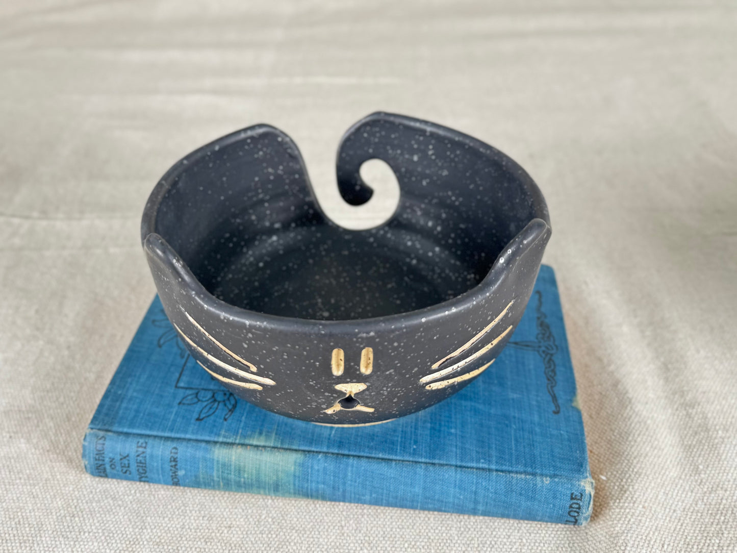 Kitty Cat Yarn Bowl, Matte Black