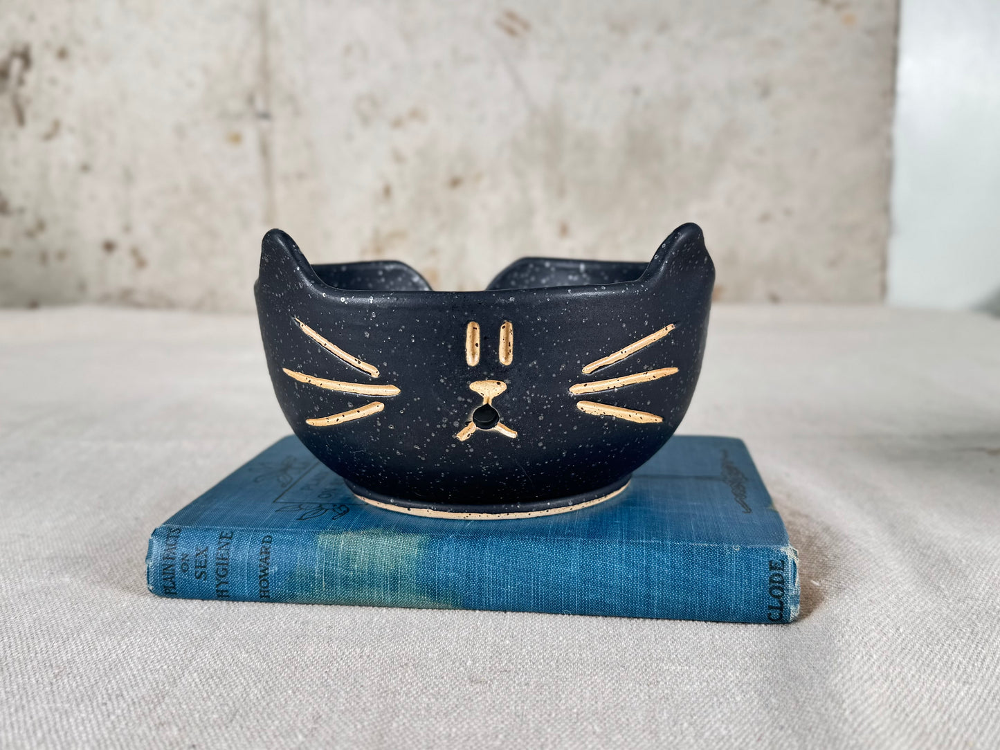 Kitty Cat Yarn Bowl, Matte Black